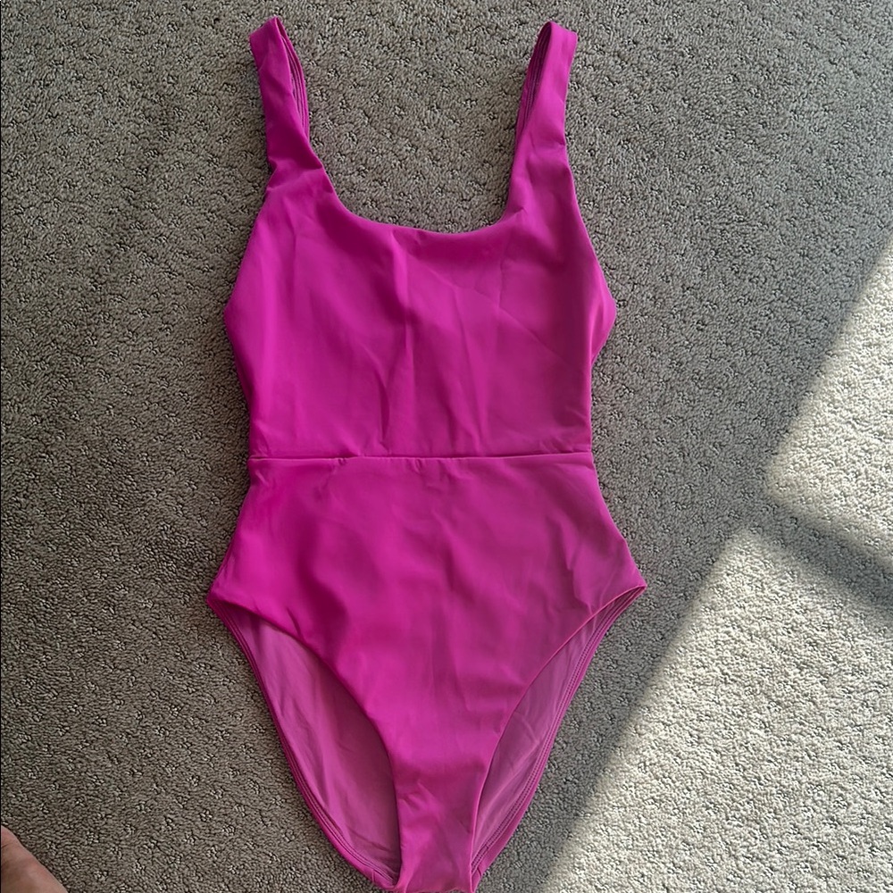 Left On Friday Double Scoop Hot Pink in Small